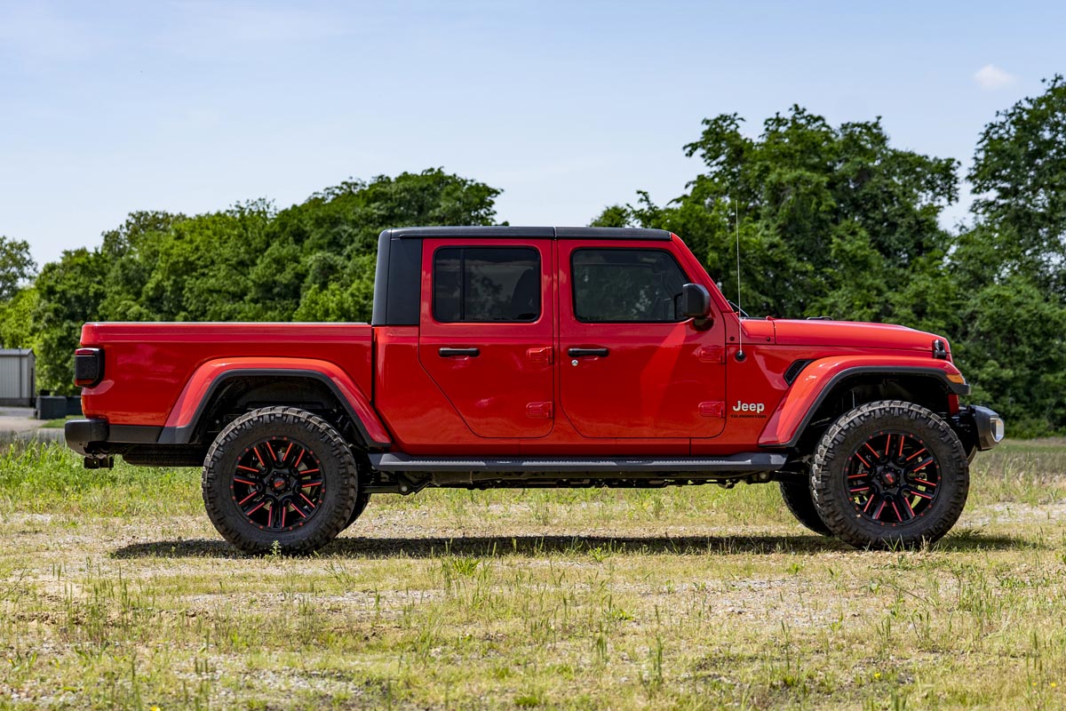 Jeep Gladiator Suspension Lift Kit - Rough Country - 2.5 Inch Leveling, N3 - '20-'23